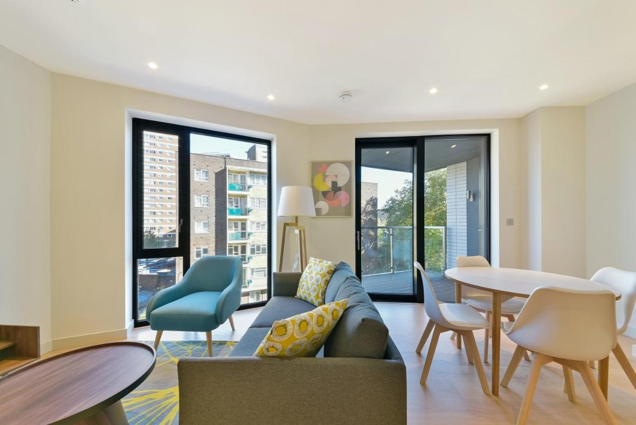 Stunning, Spacious With A Balcony Appartamento Londra