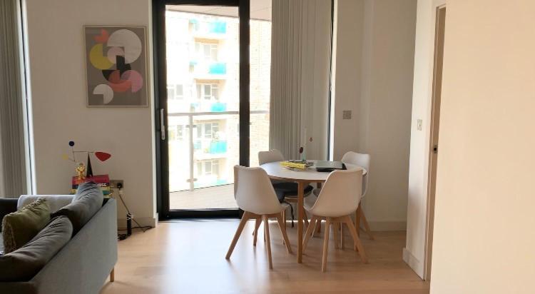 Stunning, Spacious With A Balcony Londra