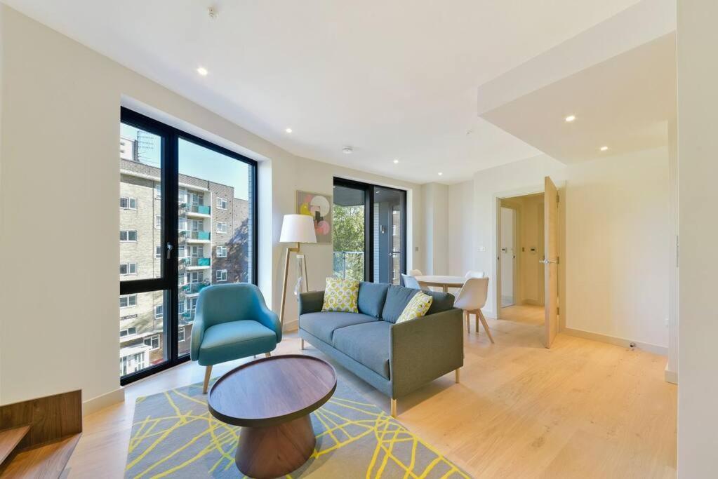 Appartamento Stunning, Spacious With A Balcony Londra