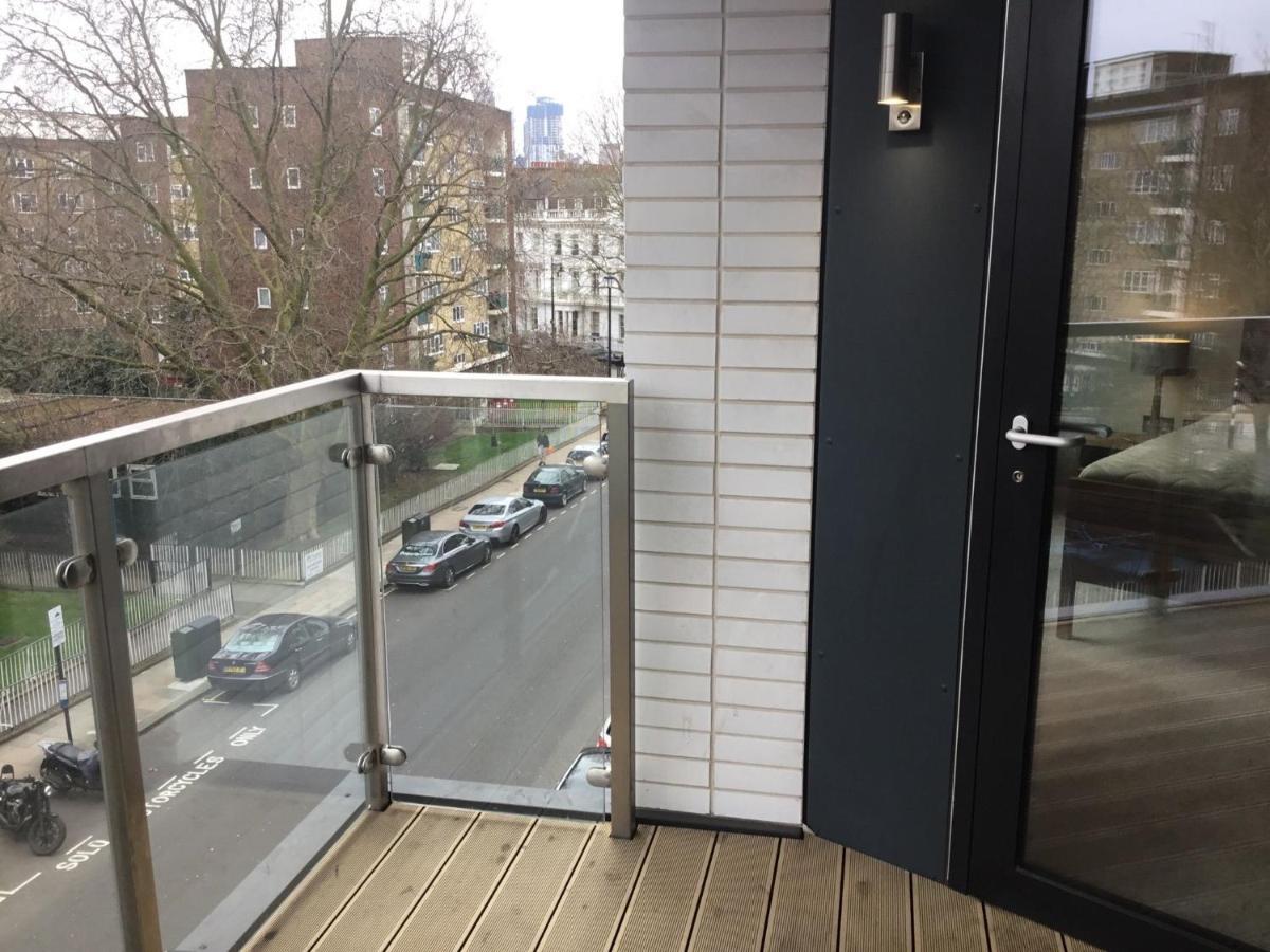 Stunning, Spacious With A Balcony Londra