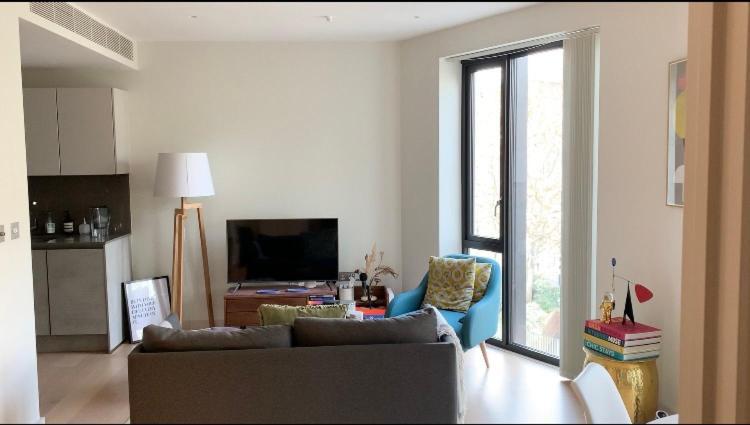 Stunning, Spacious With A Balcony Appartamento Londra